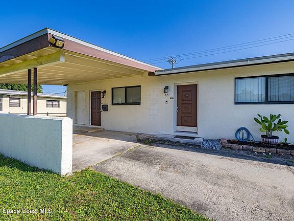 3rd image of 932 Glenmore Cir