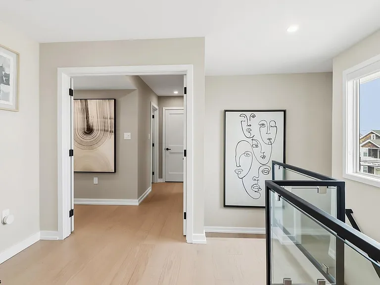 302 N Nassau Ave — Photo 33