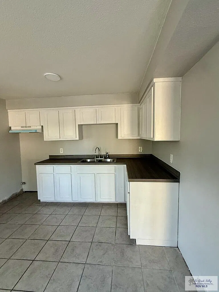 3 bed, 1.0 bath, 1026 sqft, $1,200 — Photo 2