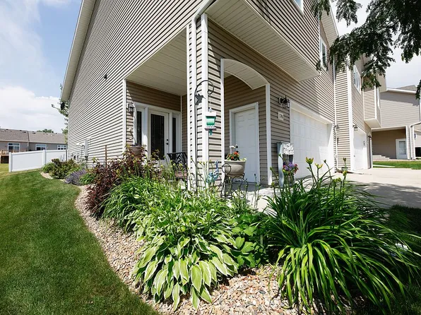 1746 Calgary Loop, Bismarck, ND 58503