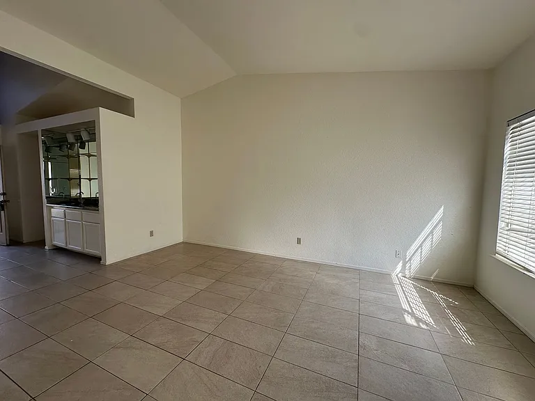 1585 Rowan Tree Dr — Photo 4