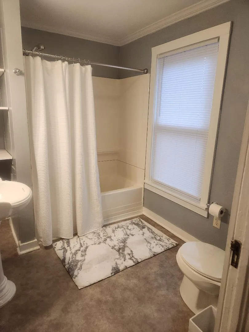 3 bed, 1200 sqft, $2,000 — Photo 2