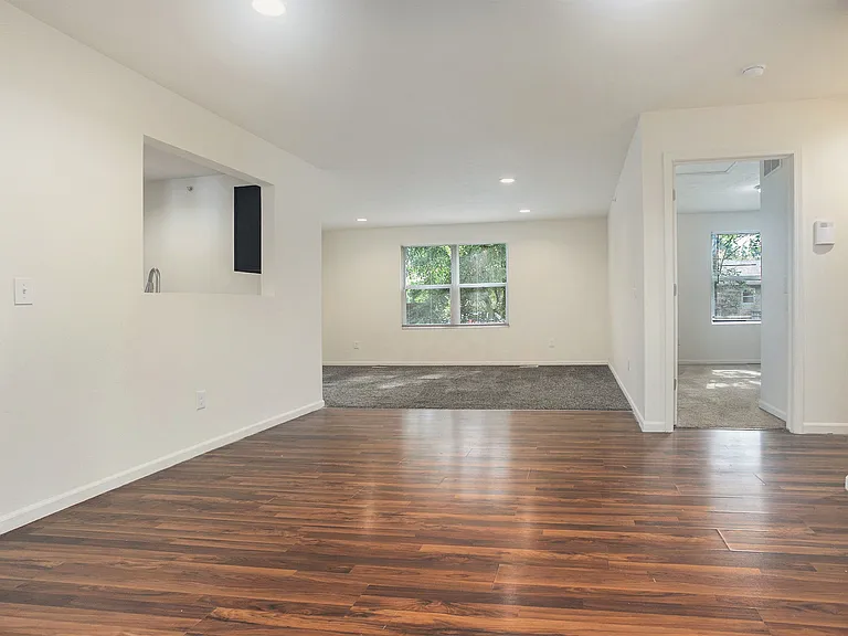 2625 Redwood Ave — Photo 5