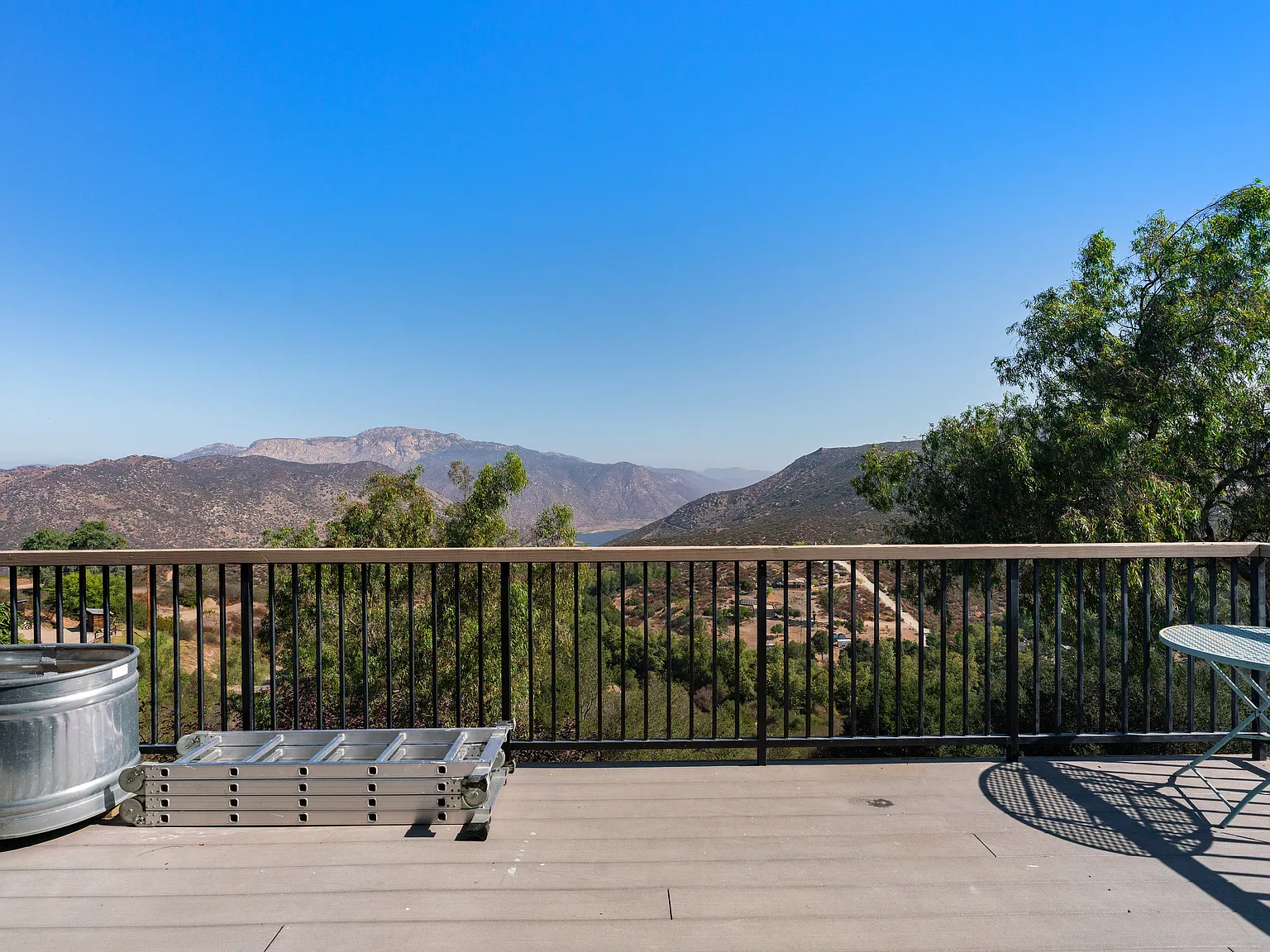 3 bed, 2000 sqft, $5,450 — Photo 2
