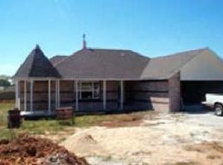 902 E 9th St, Grove, OK 74344