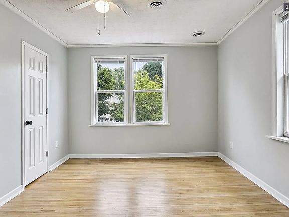 4th image of 910 Charles Ave #2