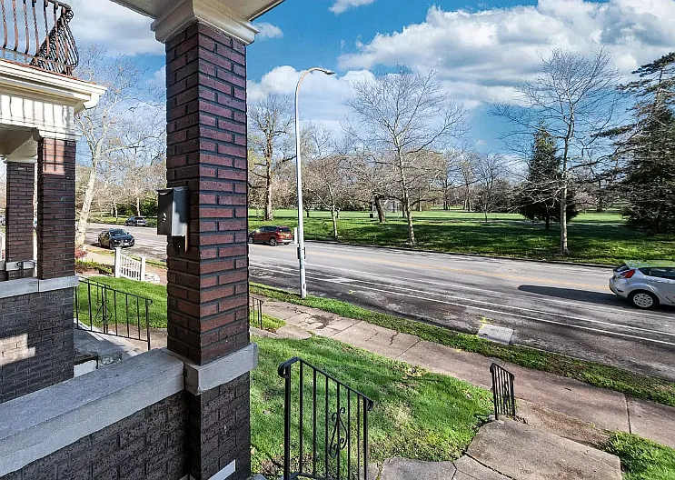 2 bed, 950 sqft, $1,450 — Photo 2
