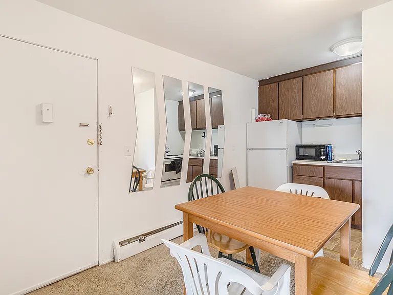 1327 Wilmot St #6 — Photo 3