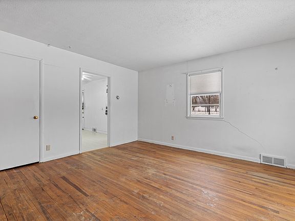 2nd image of 2240 7th Ave