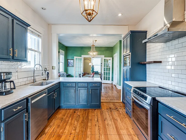 321 N Henderson Ave — Photo 13