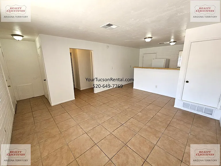 Arlington Commons - 4530 E Pima St Near Swan Road — Photo 6