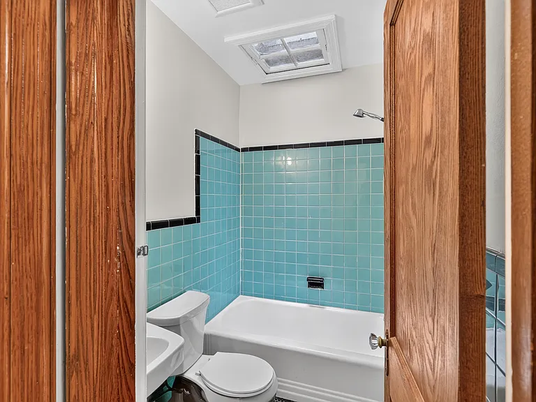 1915 C St NE #A — Photo 24