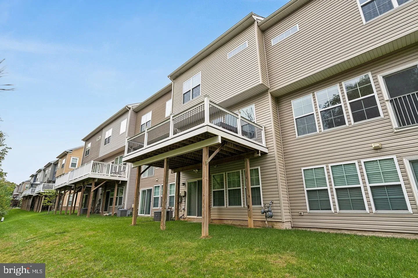 2 bed, 4.0 bath, 2676 sqft, $3,500 — Photo 4