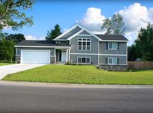 1050 Serenity Ridge Dr, Wayland, MI 49348