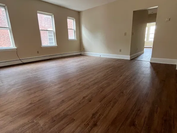 45 S Whiting St APT 2B, New Britain, CT 06051