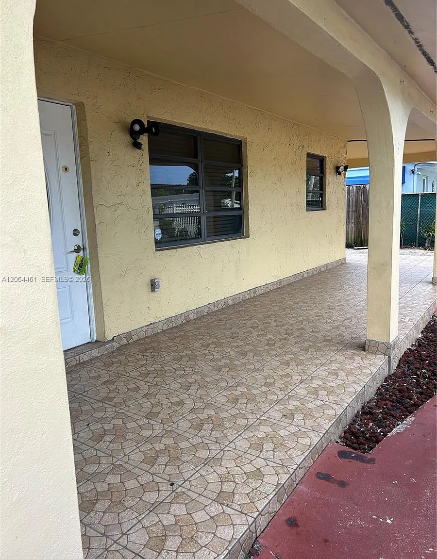 Miami Gardens Manor Sec 3 — Photo 2