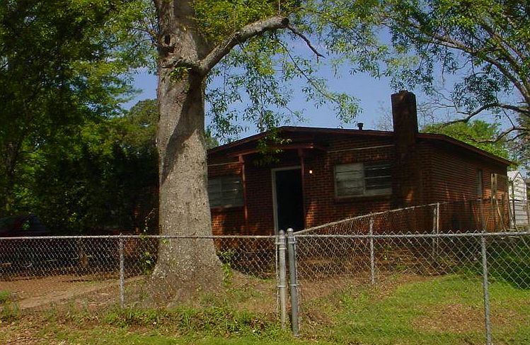 Front view of home.