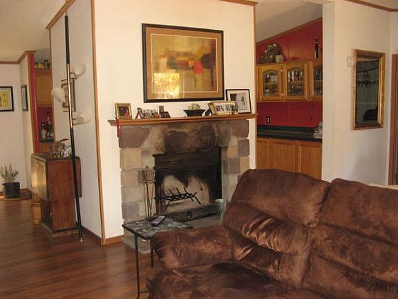 3rd image of 16830 Saddlers Ln