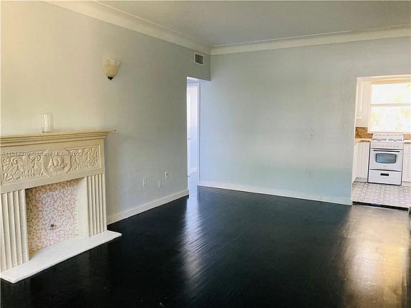4th image of 1446 S Lenox Ave #4