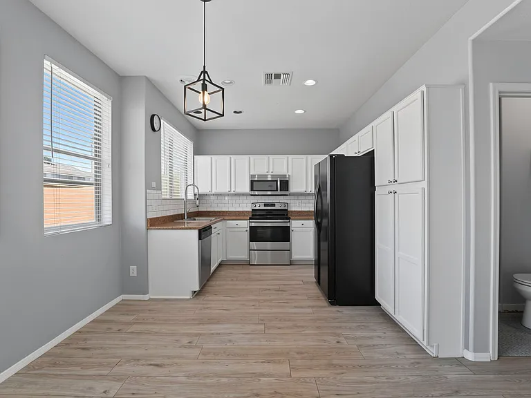 1886 E Don Carlos Ave #139 — Photo 11