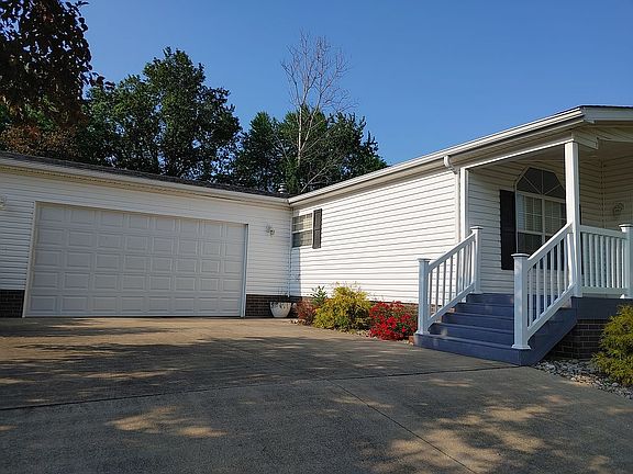 HUGE ATTACHED GARAGE