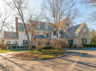 1227 Kajer Ln, Lake Forest, IL 60045