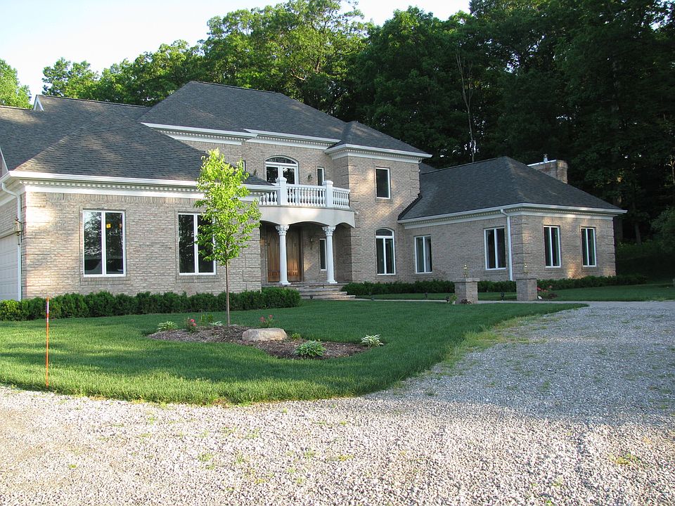 6550 Sq Ft on 10.7 Acres