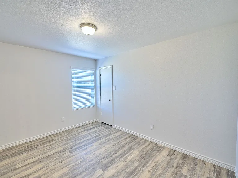 1809 Clovis Dr — Photo 14