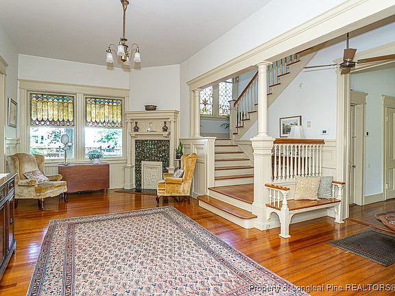 4th image of 225 E 3rd Ave