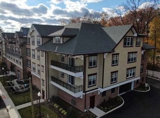 168 Chestnut St #211, Ridgewood, NJ 07450