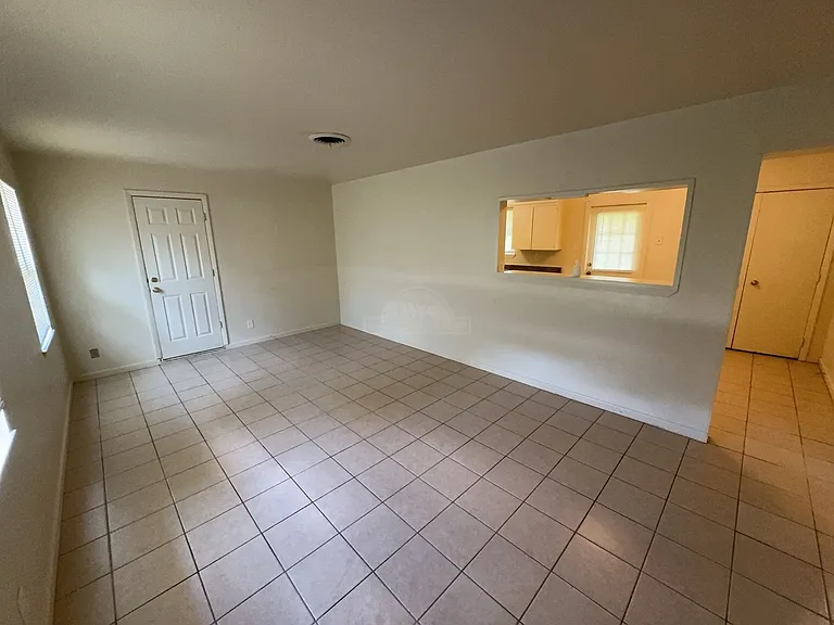 1214 Valentine St — Photo 2
