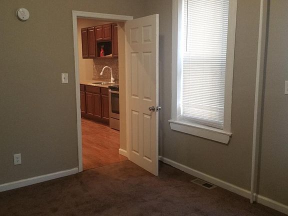 5th image of 356 E Walnut Ln #1