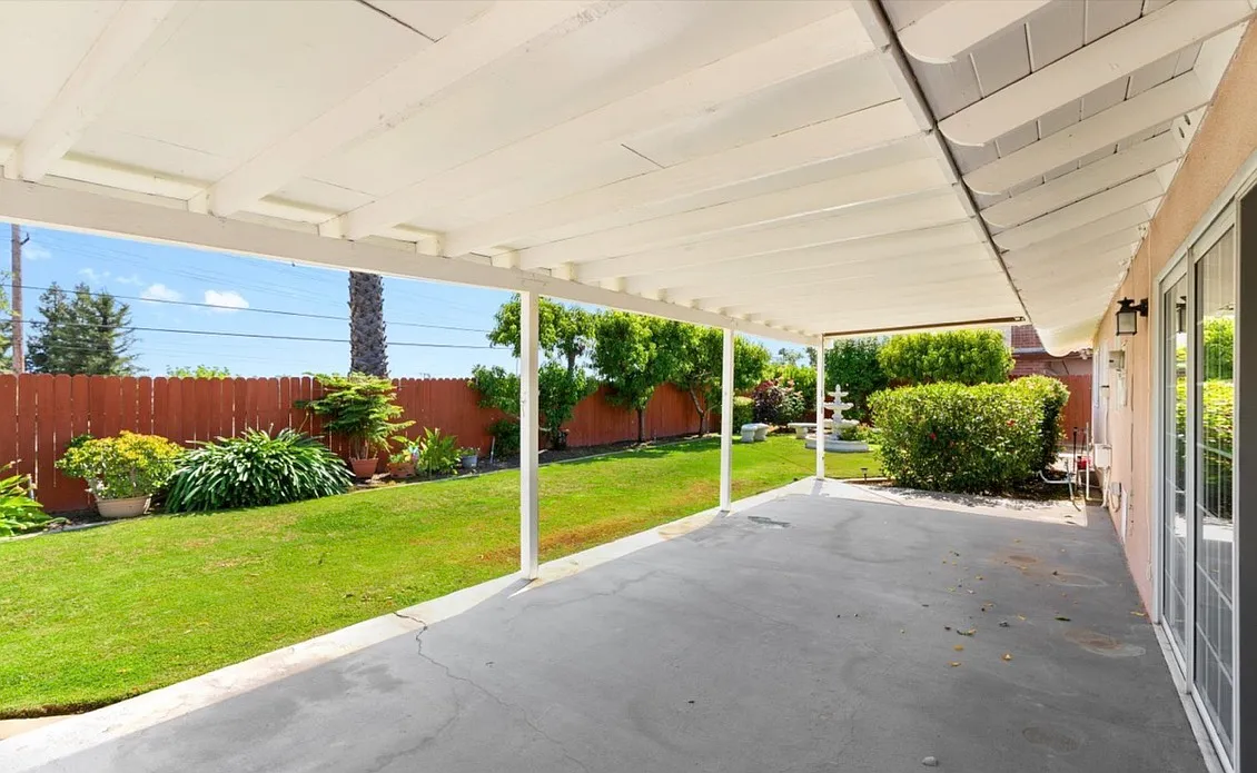 3 bed, 1400 sqft, $2,580 — Photo 2