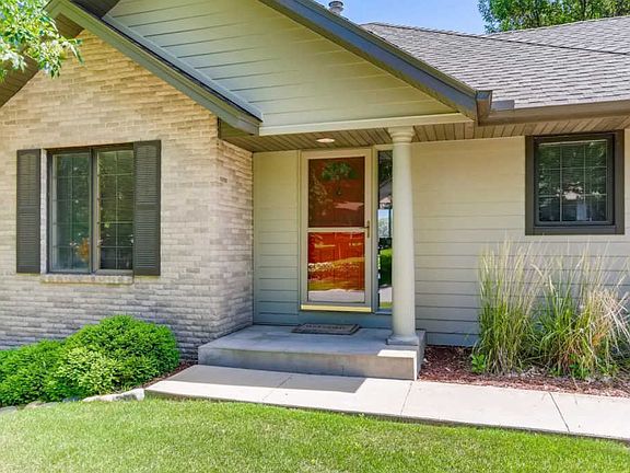 3rd image of 8015 Narcissus Ct