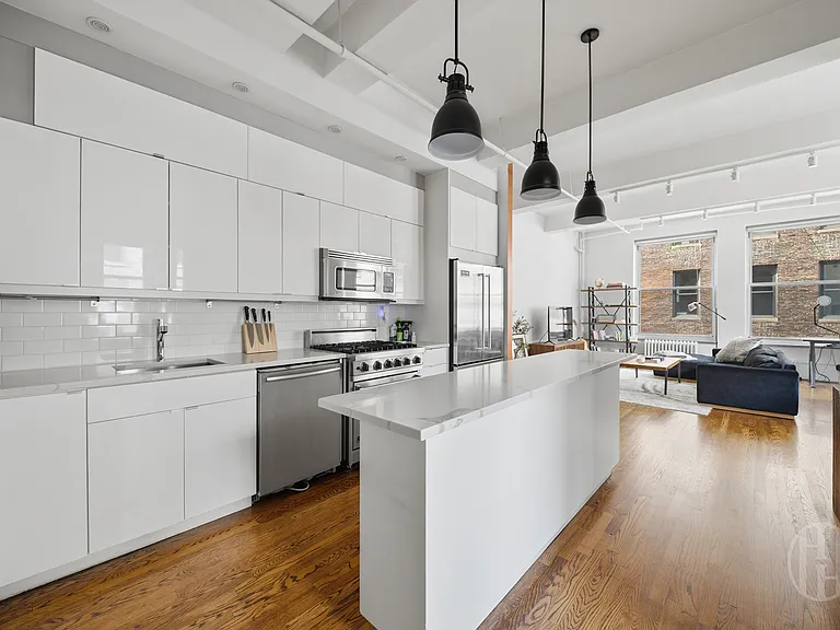 241 W 36th St #10R — Photo 2