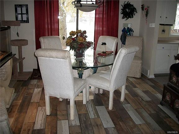 4th image of 1407 Charlesgate Cir