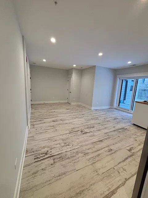 2 bed, 1000 sqft, $2,200 — Photo 4