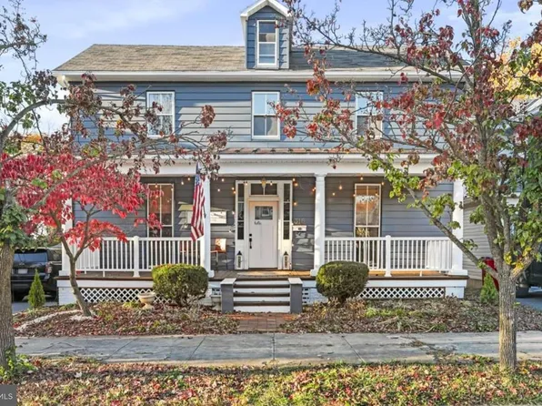316 E Washington St, Charles Town, WV 25414