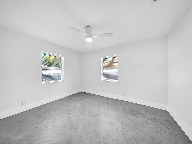 1721 N 16th Ct — Photo 15