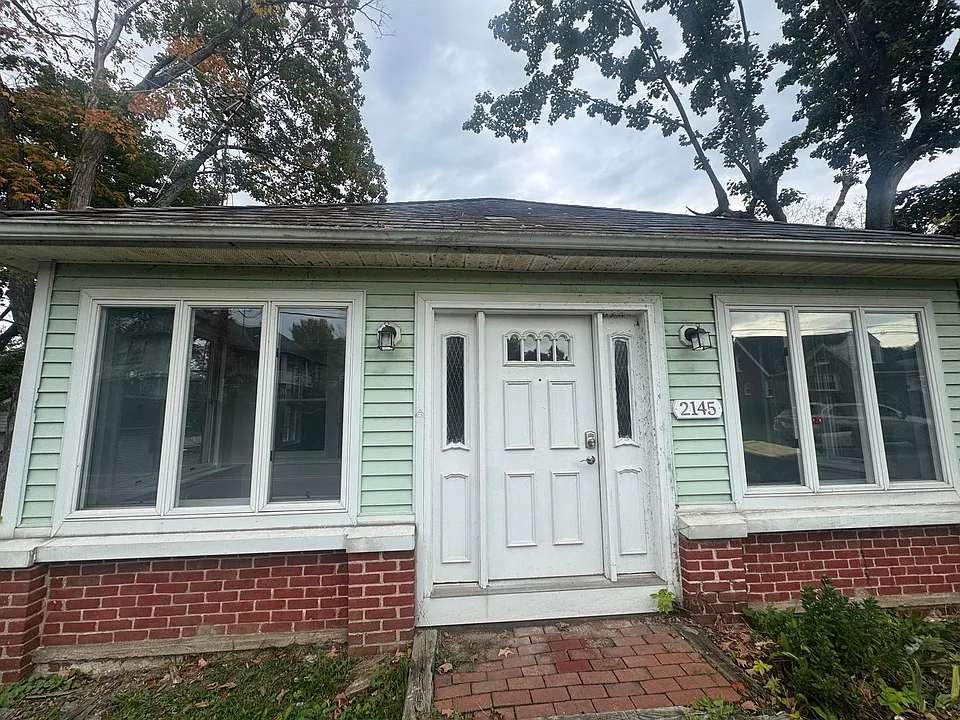 2145 S Delaware Dr