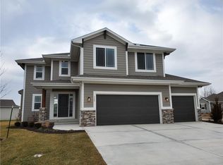 529 SE Colonial Dr, Blue Springs, MO 64014