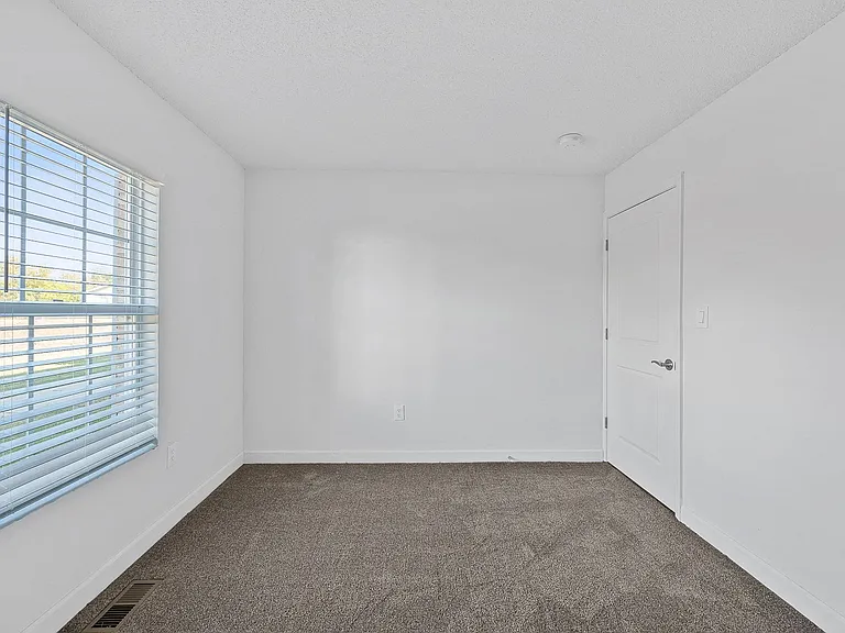Apartments at Urbana — Photo 41