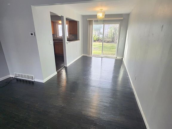 2nd image of 1501 W Farnum Ave