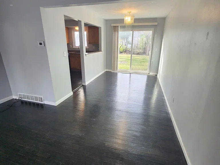 1501 W Farnum Ave — Photo 2