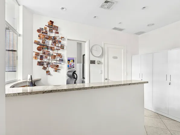 935 Park Avenue image 5 of 10