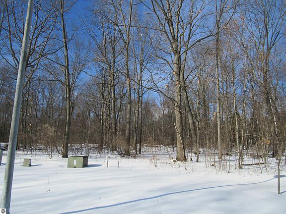 2nd image of 5877 Huron Woods Dr