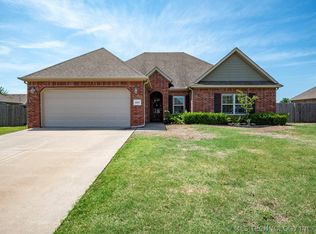 5507 Ashbrook Dr, Bartlesville, OK 74006