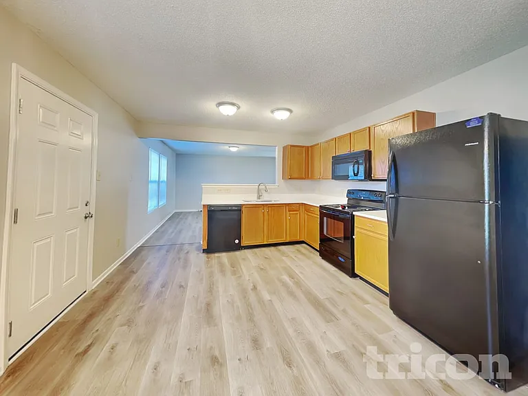2168 Olympia Dr — Photo 4