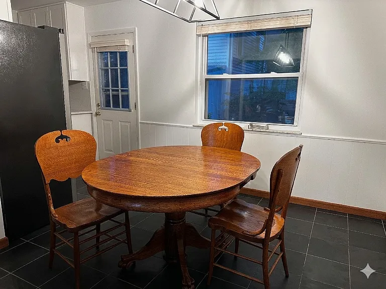 9488 Conklin Ave — Photo 5