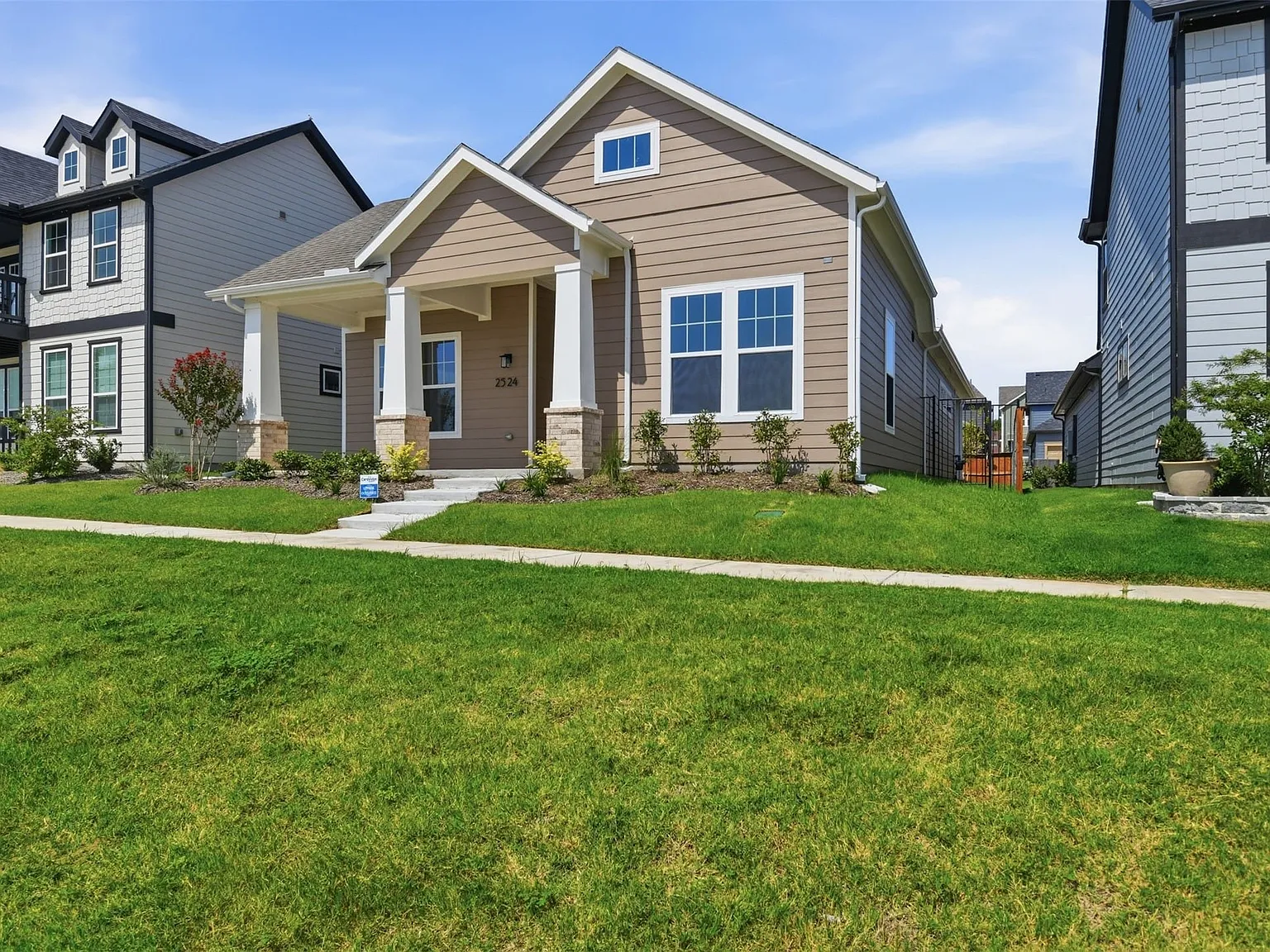 3 bed, 2.0 bath, 2161 sqft, $3,195 — Photo 3